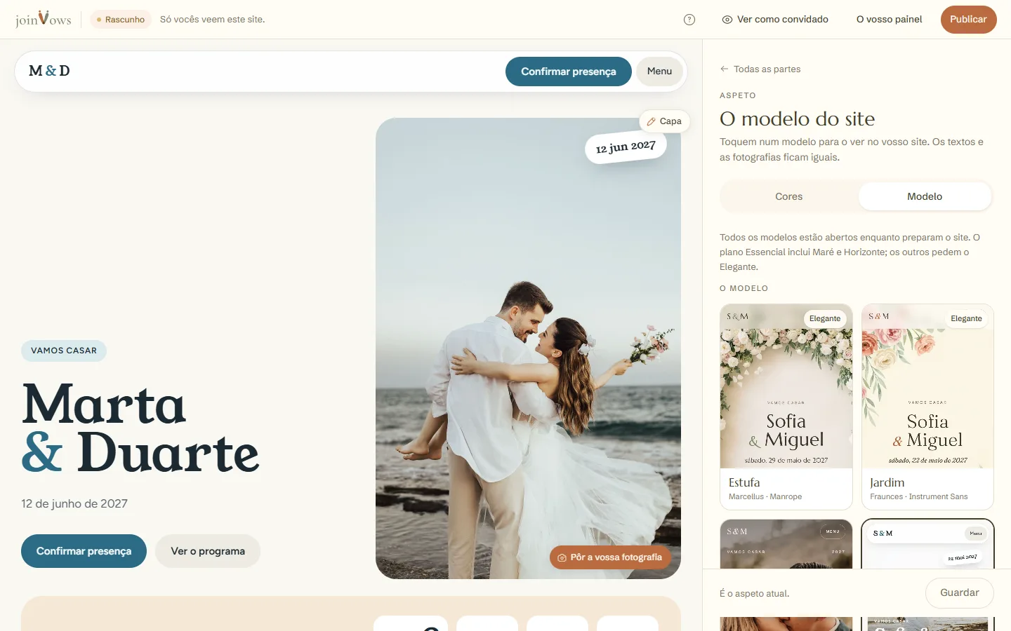 Os modelos no editor, ao lado do site
