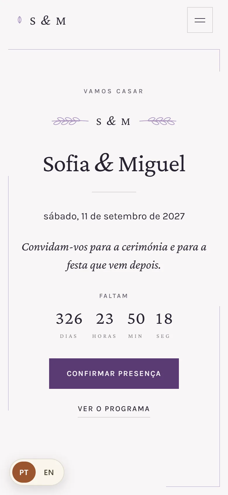 Um site de casamento aberto no telemóvel de um convidado